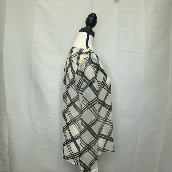 Priced to Sell!! Banana Republic XS Sheer Plaid Button-Up Blouse - Picture 4 of 11